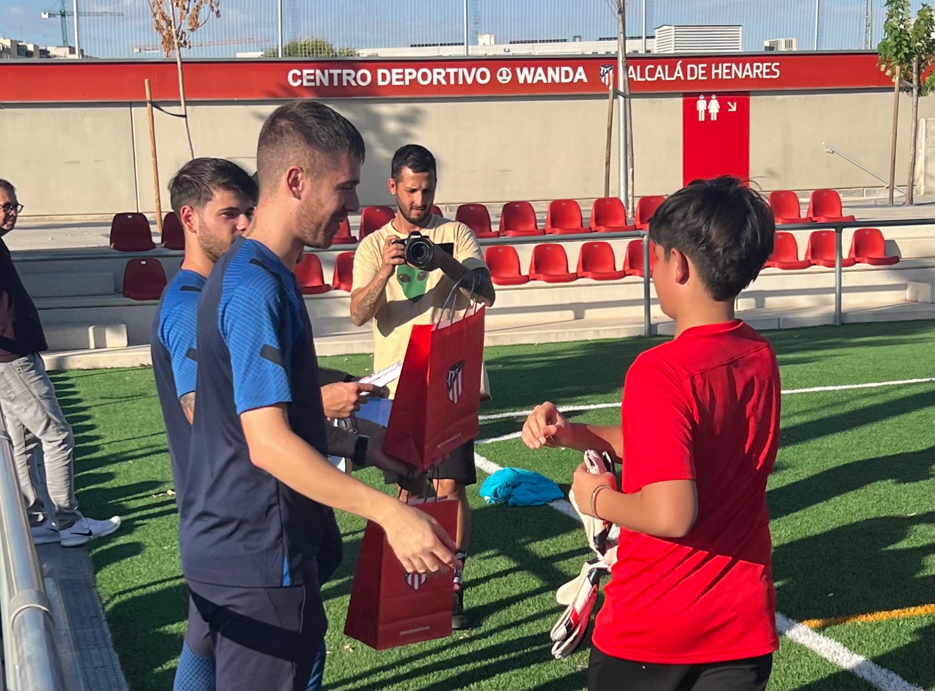 Entrega de regalos del club